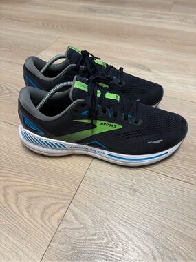 Brooks Adrenaline GTS 23 Black/Hawaiian Ocean/Green colorway men’s 11.5